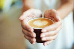 Bere caffè: 10 benefici e proprietà