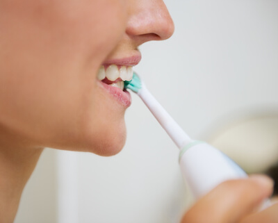 spazzolino elettrico per bocca femminile