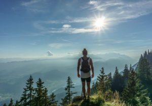 I 10 migliori attrezzi da escursionismo primaverili per donne avventurose