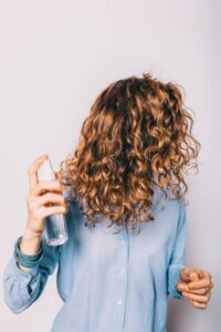 Il metodo curly girl per esaltare la bellezza dei tuoi ricci